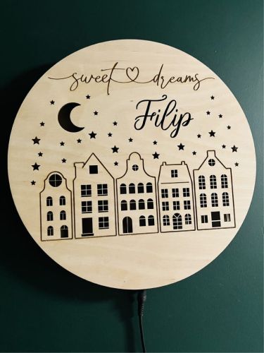 Drewniana lampka miasto