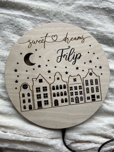 Drewniana lampka miasto