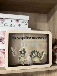 Skarbonka dla rodzeństwa dinozaur i lalka 