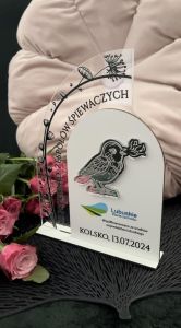 Statuetka z łączonych materiałów 