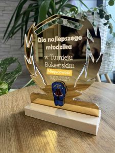 Statuetka dowolny napis złota pleksi 