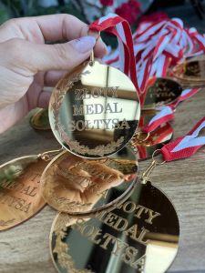 Medal złota pleksi dowolny projekt 