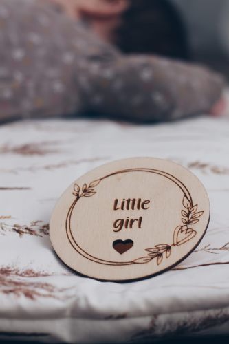 little girl serduszko.jpg